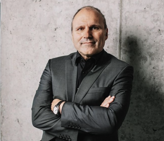 Dr. Christian Schlögel